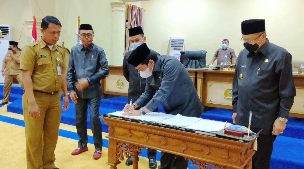 Ketok palu Ranperda APBD Sarolangun 2022 