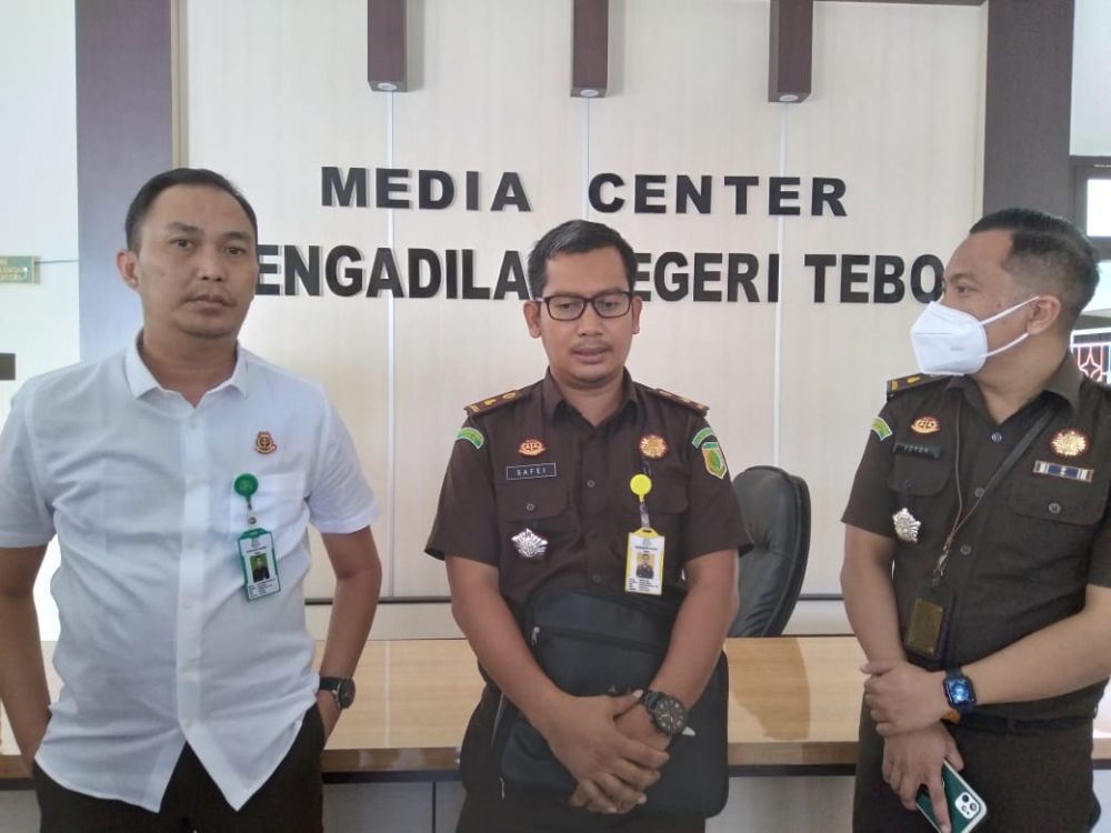 Kasi intelijen ; Ari Chandra Pratama. 
Kasi Datun ; Safe'i,
Kasi Pidum; Yoyok adi Syahputra. 
