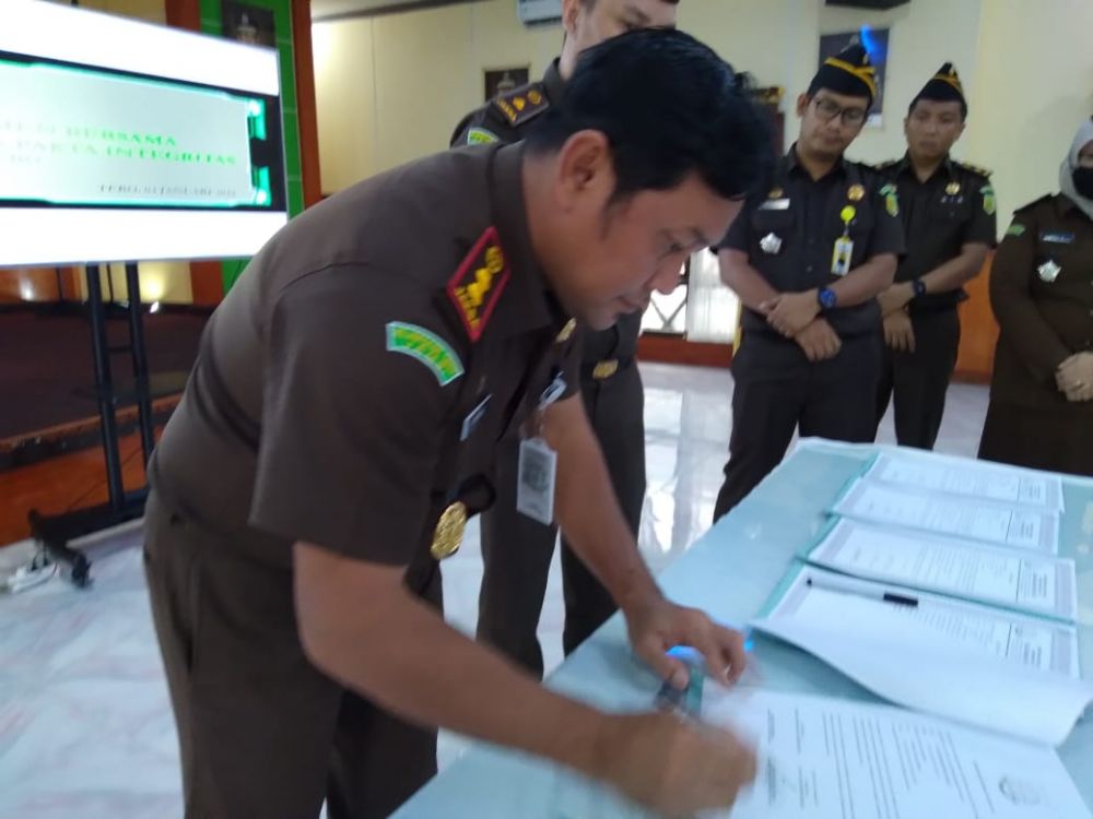 Kajari Tebo Imran Yusuf Saat melakukan pembaruan penandatanganan Fakta Integritas