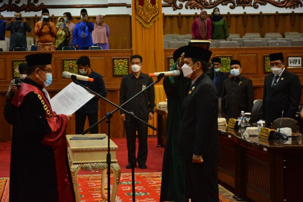 Faisal dilantik Wakil Ketua Pengadilan Tinggi Agama, Zulkifli Yus melalui sidang paripurna DPRD Provinsi Jambi.