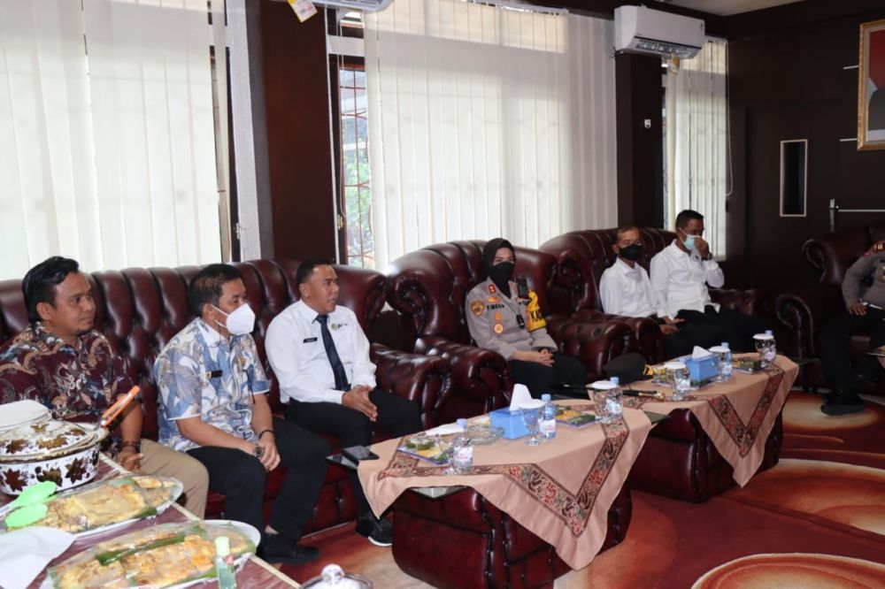 Kapolres Tebo saat mengunjungi Pimpinan DPRD Tebo