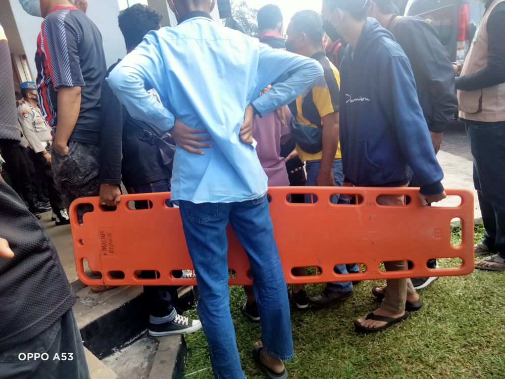 Tim kesehatan yang tidak bisa masuk.