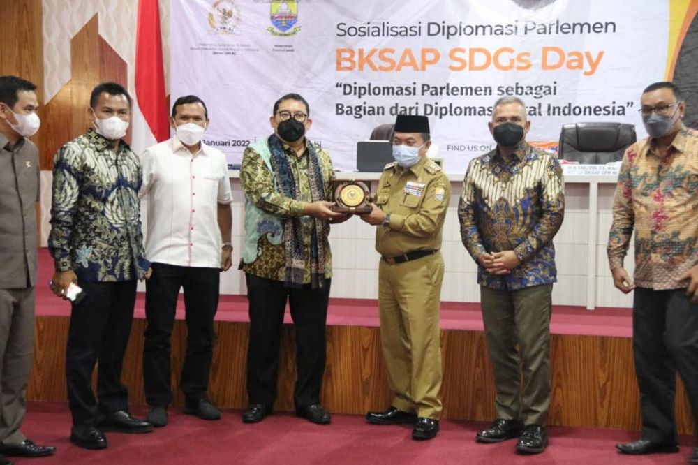 Al Haris saat menerima kunjungan BKSAP DPR RI, bertempat di Ruang Pola Kantor Gubernur Jambi, Senin (24/01/2022).