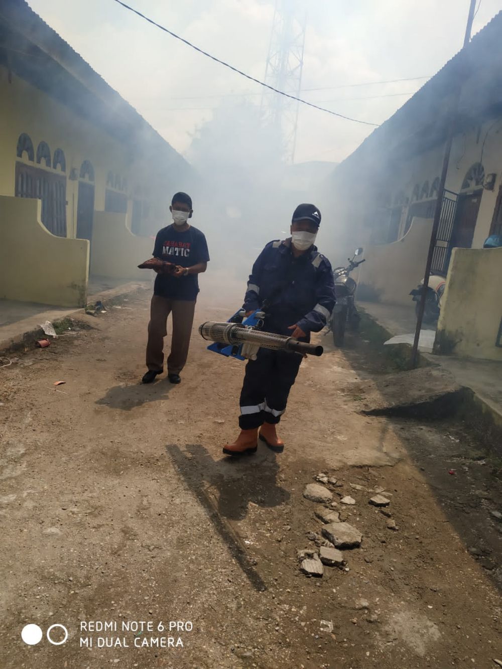 Tim operator melakukan foging.