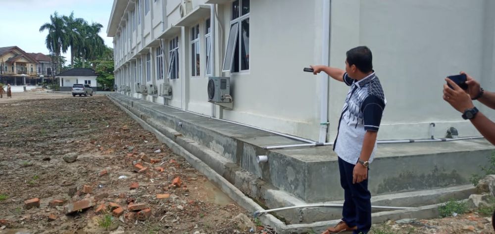 Dewan Kota Jambi ketika melakukan pengecekan pembangunan gedung DPRD. 