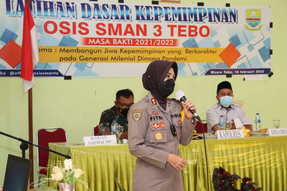 Kapolres Tebo, AKBP Fitria Mega menyampaikan materi