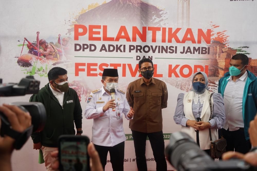 Sosialisasi Keputusan Menteri Desa Kreatif, Festival Kopi serta Pengukuhan Pengurus Dewan Pimpinan Daerah (DPD) Asosiasi Desa Kreatif dan Inovatif (ADKI) Provinsi Jambi, yang berlangsung di Gedung Putih Grand Kemas Jambi, Rabu (02/03/2022).