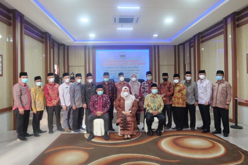 Bupati bersama pejabat yang dilantik