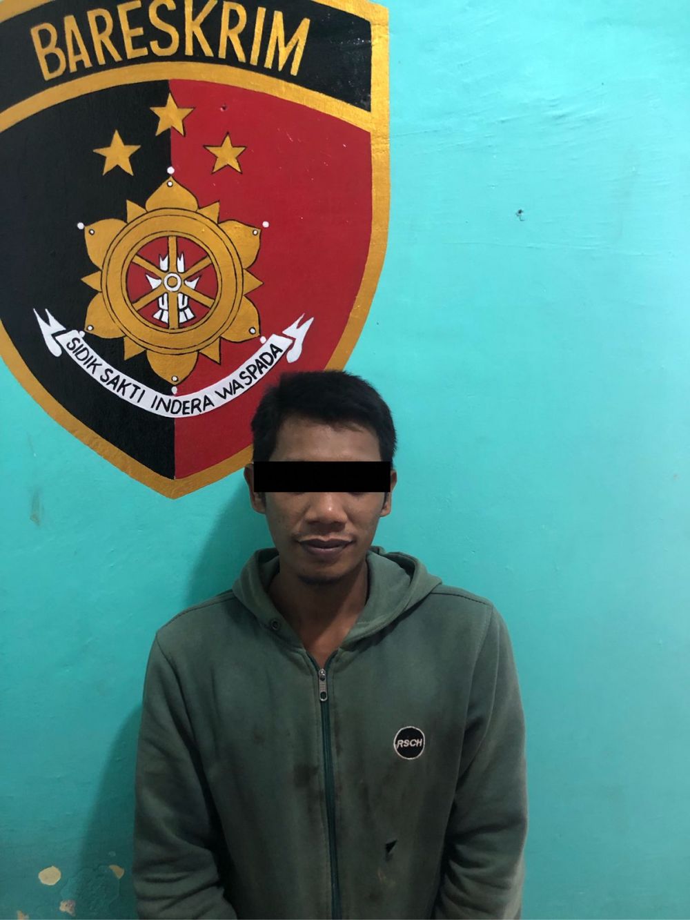 Tersangka Sangkut yang menusuk istrinya hingga tewas.