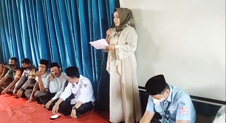 Ramayani,M.Pd kepala SMKN 5 Tebo saat memberikan sambutan