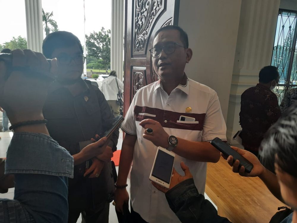 Ketua Komisi III DPRD Provinsi Jambi Wartono Saat diwawancara.