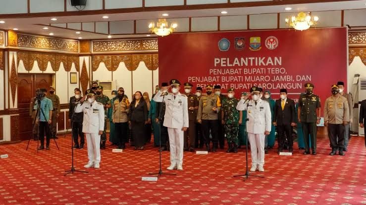 Suasana Pelantikan Pj Bupati Sarolangun, Bupati Tebo dan Muaro Jambi di Rumah Dinas Gubernur Jambi, Minggu (22/05/2022) 