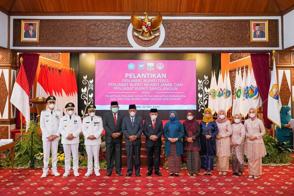 Foto bersasama usai Pelantikan Penjabat (Pj) Bupati Muaro Jambi, Penjabat Bupati Sarolangun, dan Penjabat Bupati Tebo