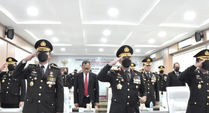 Mengikuti upacara Hari Lahir Pancasila di Jambi secara online