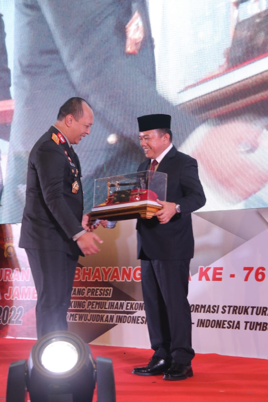 Al Haris saat menghadiri Syukuran Hari Bhayangkara ke-76 Tingkat Provinsi Jambi Tahun 2022, bertempat di GOR Bhayangkara Siginjai Sekolah Polisi Negara Polda Jambi, Pondok Meja, Mestong Kabupaten Muaro Jambi Selasa (05/07/2022).