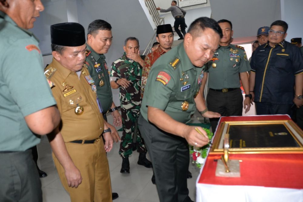 Peresmian Markas Komando Resor Militer (Makorem) 042/Garuda Putih, bertempat di Jalan Jenderal Urip Sumoharjo nomor 03 Sungai Putri, Kecamatan Telanaipura Jambi, Selasa (19/07/2022).