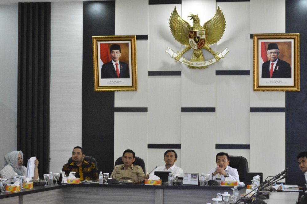 PRD Provinsi Jambi menggelar rapat bersama dengan Pemerintah Provinsi Jambi membahas terkait rancangan KUA-PPAS Provinsi Jambi tahun anggaran 2023, Rabu sore (20/7).