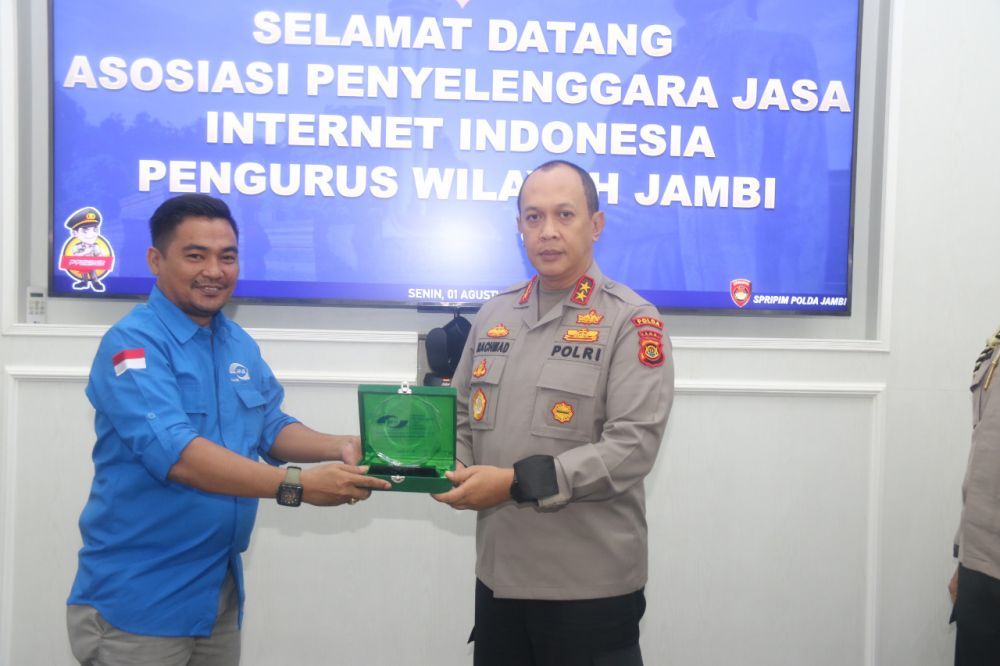 Kapolda Jambi Irjen Pol A. Rachmad Wibowo menerima kunjungan pengurus APJII Wilayah Jambi, Senin (1/8).