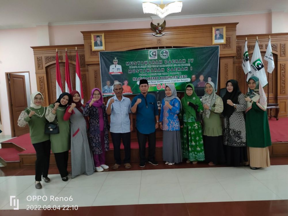 Sarfandi Ketua Terpilih MD Kahmi Terpilih Foto bersama 