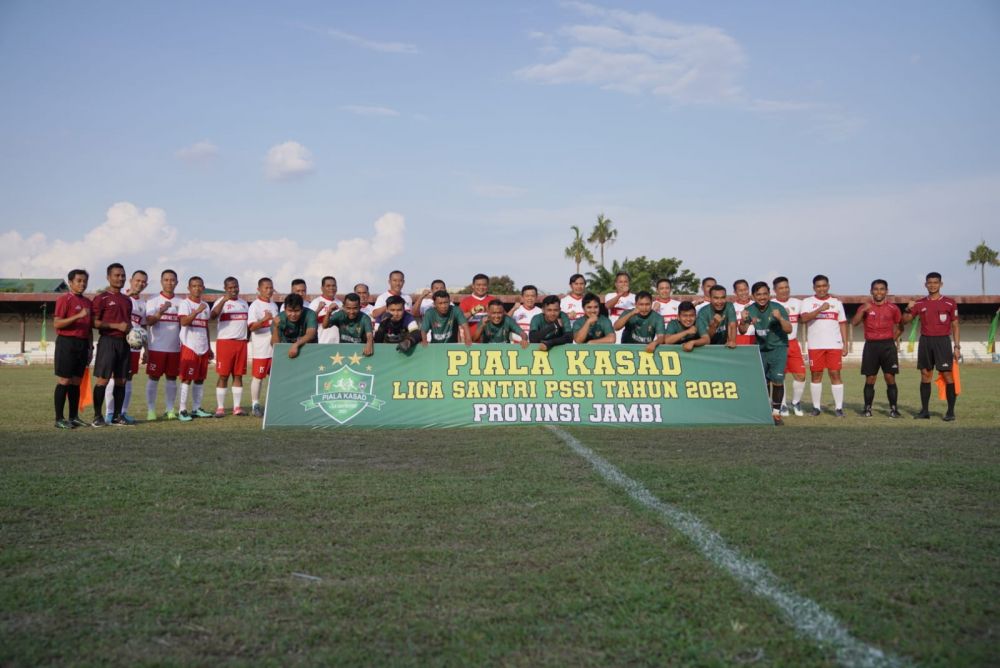 Pers FC vs Forkopimda di stadion Tri Lomba Juang (KONI) Jambi. Laga eksebisi pembukaan Liga Santri PSSI Piala Kasad 2022.