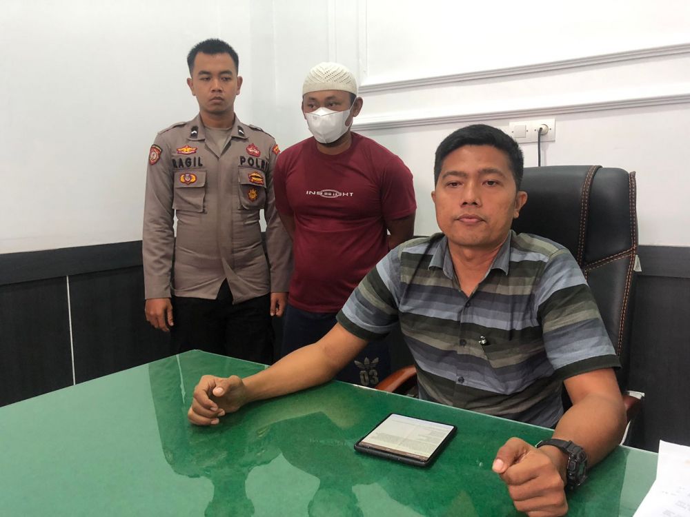 Orang tua saat di Amankan pihak kepolisian 
