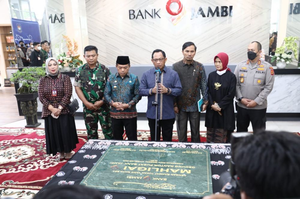 Arahan Menteri Dalam Negeri RI dalam rangka Pengendalian Inflasi di Provinsi Jambi, bertempat di Ballroom Gedung Utama Bank 9 Jambi, Sabtu (27/08/2022).