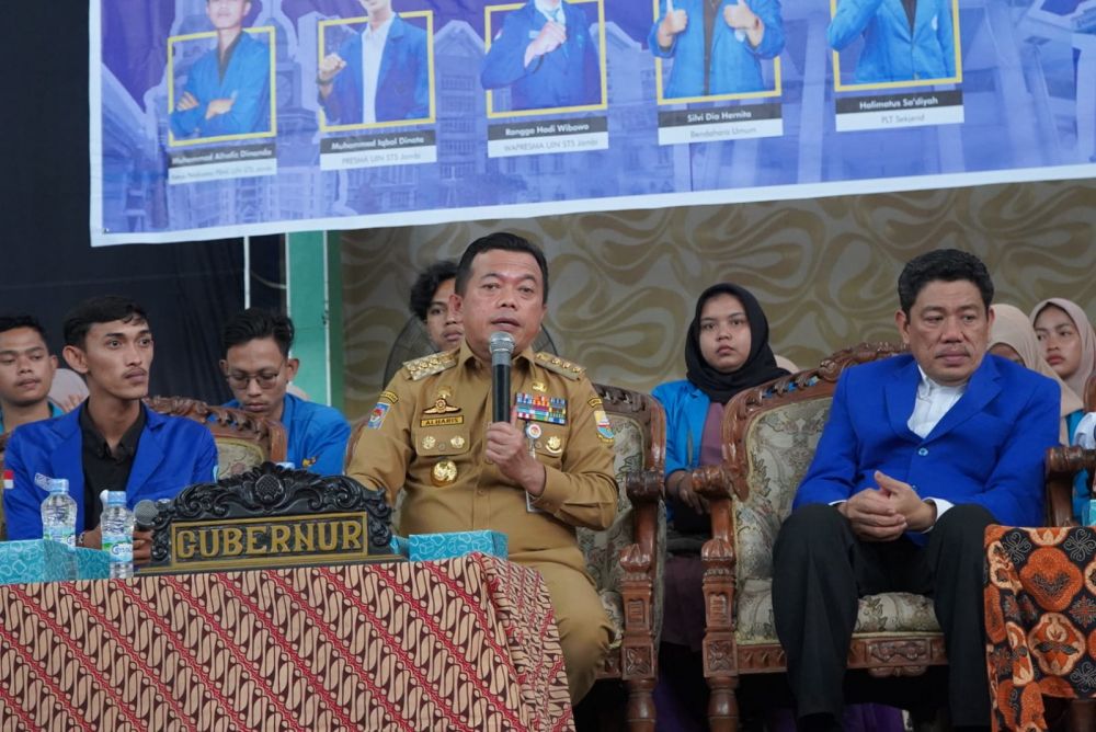 Al Haris saat menjadi Narasumber Pengenalan Budaya Akademik dan Kemahasiswaan (PBAK) UIN STS Jambi, bertempat di Auditorium Chatib Quswain Kampus UIN STS Jambi Mendalo, Selasa (30/08/22).