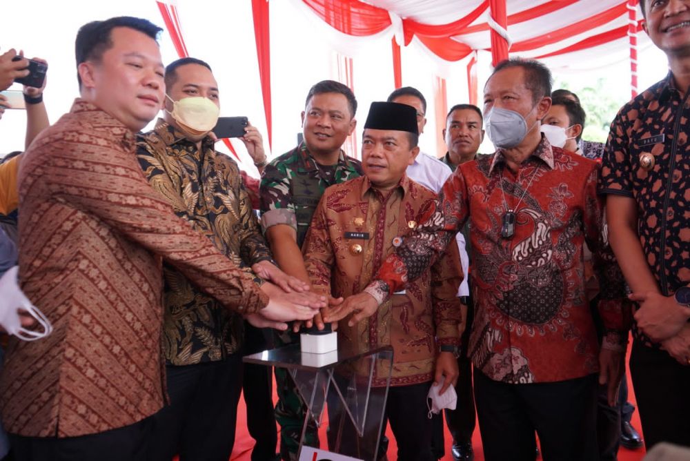 Ground Breaking Jalan Khusus Angkutan Batubara, yang berlangsung di Desa Sakean Kecamatan Kumpeh Ulu Kabupaten Muaro Jambi, Kamis (01/09/2022).