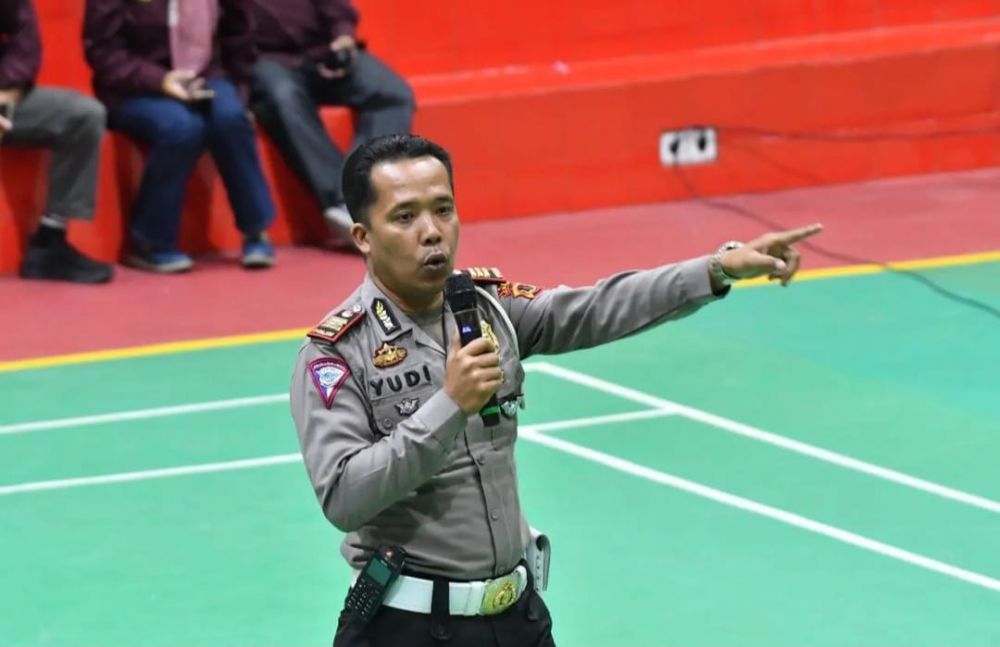 Kasat Lantas Polres Kerinci saat memberikan sosialisasi keamanan berlalu lintas