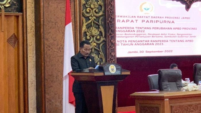 uru Bicara Banggar DPRD Provinsi Jambi, M Juber dalam Rapat Paripurna DPRD Provinsi Jambi, Jumat (30/9).
Kategori: Parlemen