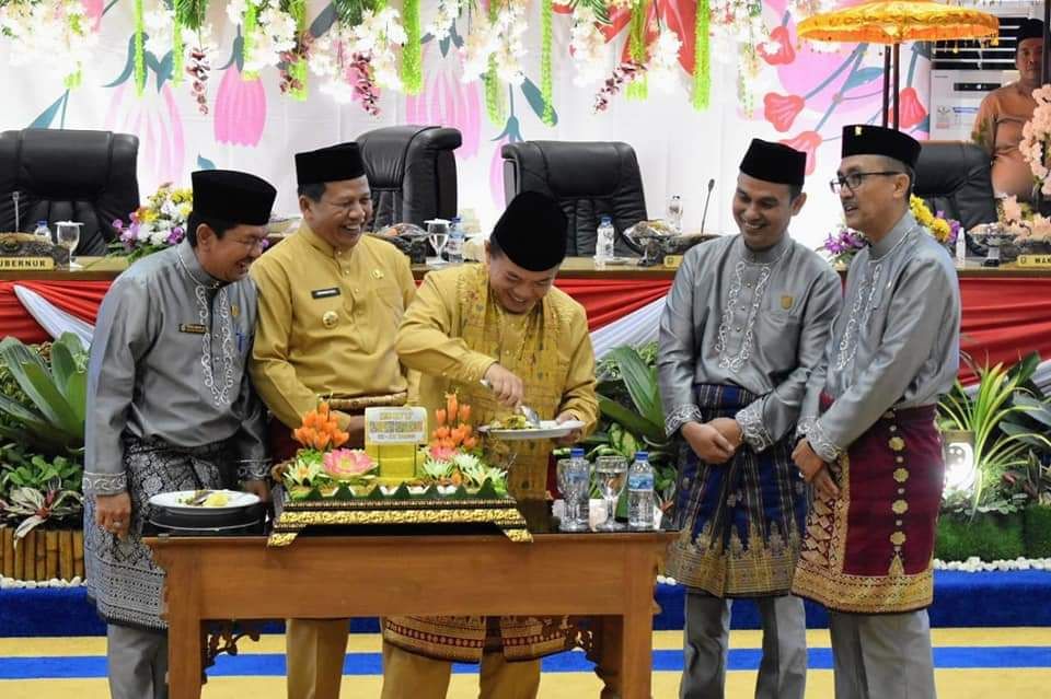 Pemotongan tumpeng