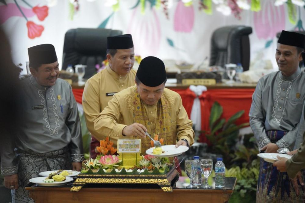 Hari Ulang Tahun (HUT) ke 23 Kabupaten Sarolangun Tahun 2022, bertempat di Ruang Rapat Paripurna Gedung DPRD Kabupaten Sarolangun, Selasa (25/10/2022). 