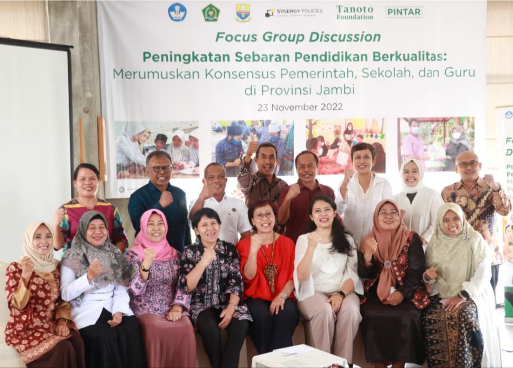 Foto bersama Focus Group Discussion (FGD) peningkatan sebaran pendidikan berkualitas. 