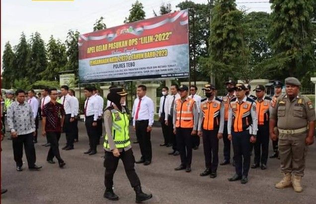 Kapolres Tebo mengecek pasukan