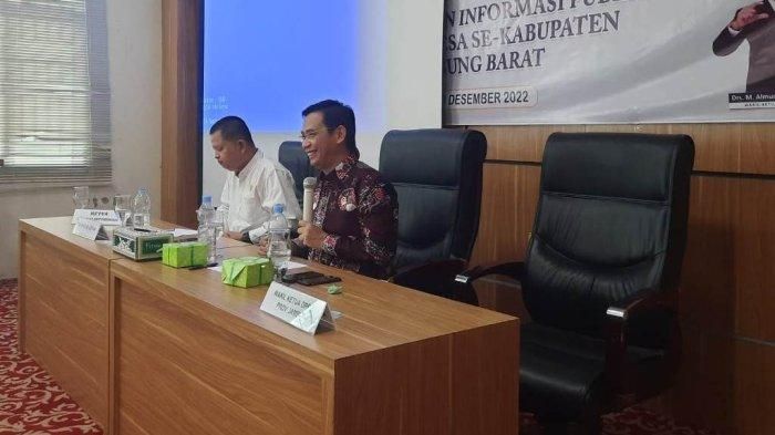 Wakil Ketua DPRD Provinsi Jambi Faizal Riza memberikan materi Standar Layanan Informasi Publik (SLIP) bagi kepala desa dan camat se-Kabupaten Tanjung Jabung Barat, Selasa (13/12/22).
