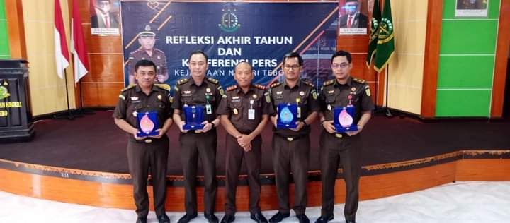 Kajari Tebo bersama para kasi 