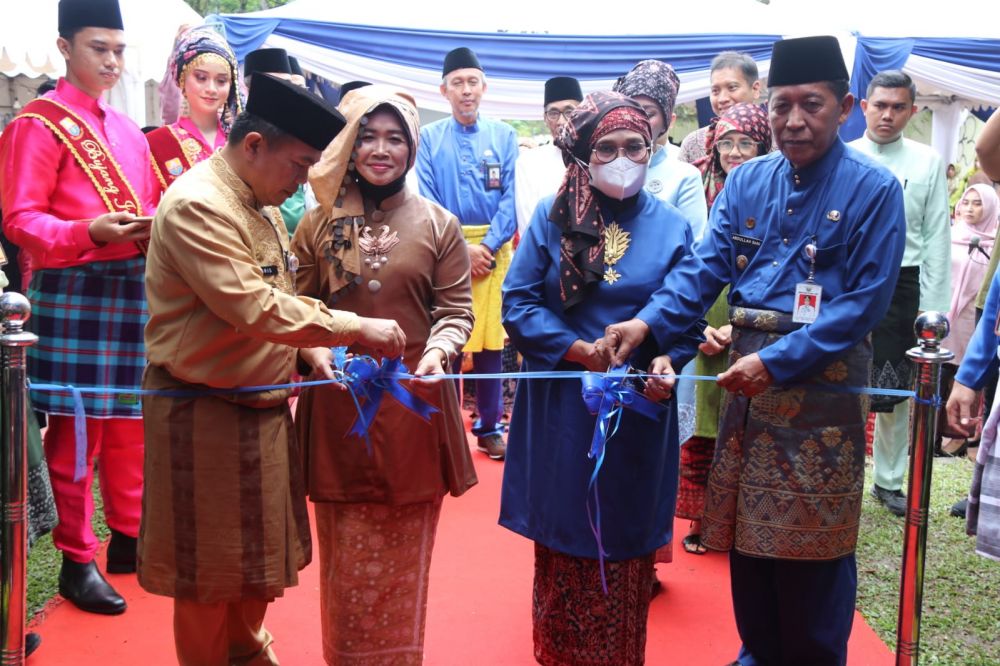 Pameran Jambi Mantap Expo 2023, yang berlangsung di Halaman Kantor Gubernur Jambi, Selasa (03/01/2023).