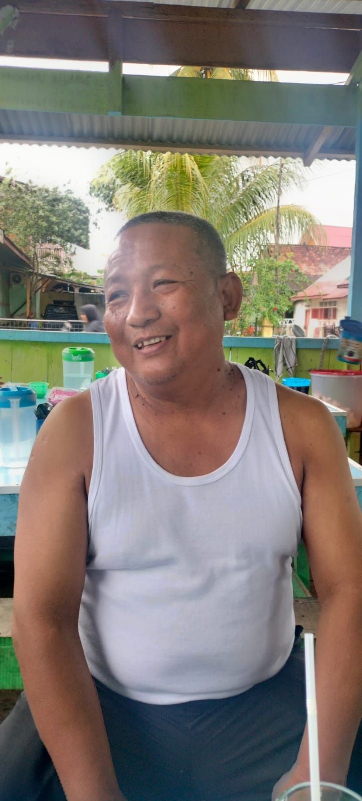 Zulkarnaen pedagang di pasar Lebak Bungur Muaro Tebo