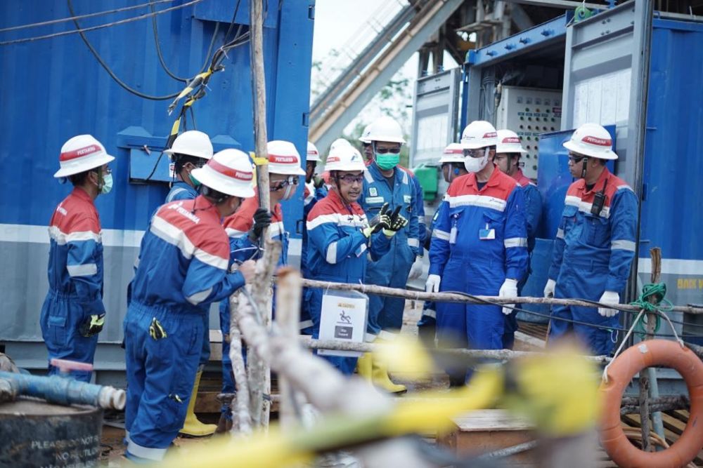 Pertamina EP (PEP) Prabumulih Field, bagian dari Pertamina Subholding Upstream Regional 1 Zona 4, di bawah pengawasan SKK Migas, berhasil menambah produksi migas dari Sumur Lembak Infield, LBK-INF5 (LBK-19) dan LBK-INF4 (LBK-20), di Kecamatan Lembak, Kabupaten Muara Enim, Sumatera Selatan, Kamis (19/1).