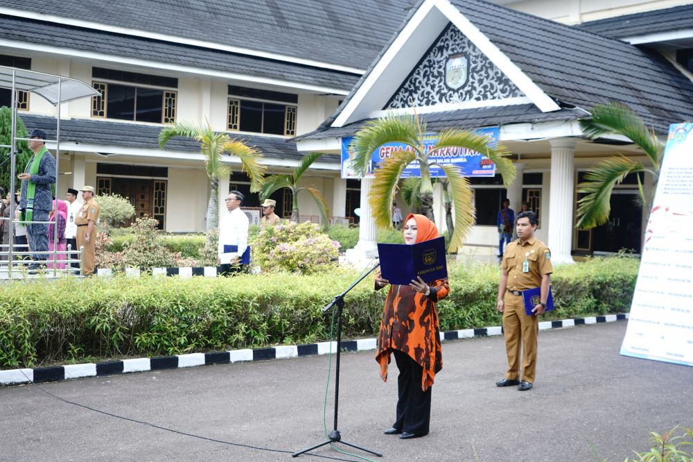 Pembacaan ikrar anti Narkoba oleh ketua DPC Srikandi PP Tebo, Ramayani, M.Pd