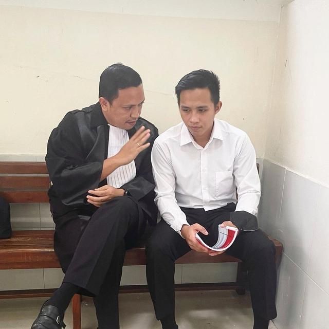 Richard Eliezer didampingi Pengacara Ronny Talapessy 
