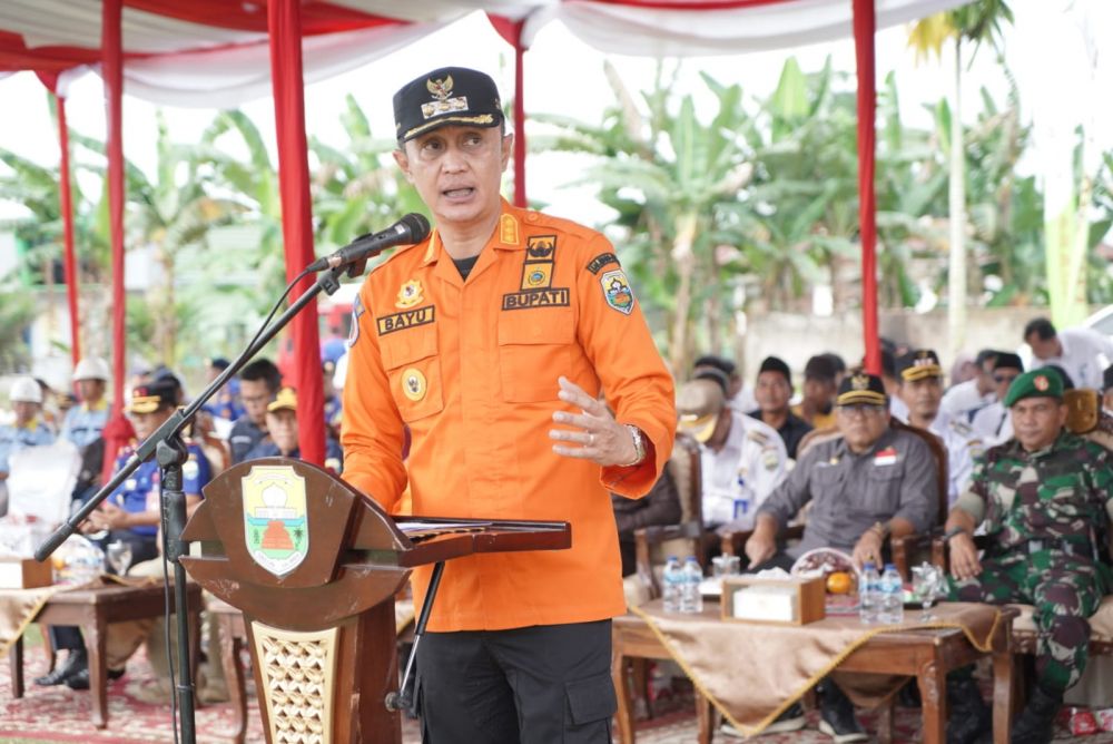 PJ Bupati Muarojambi Bachyuni Deliansyah memimpin apel.