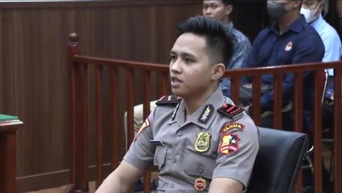 Bharada Richard Eliezer menjalani sidang etik
