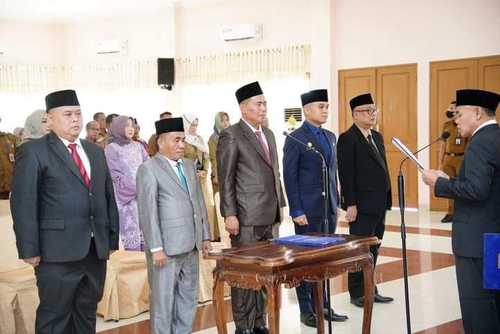 Pj Bupati Tebo melantik 4 Pejabat Eselon II dan Mengukuhkan kembali Kepala DLH Tebo