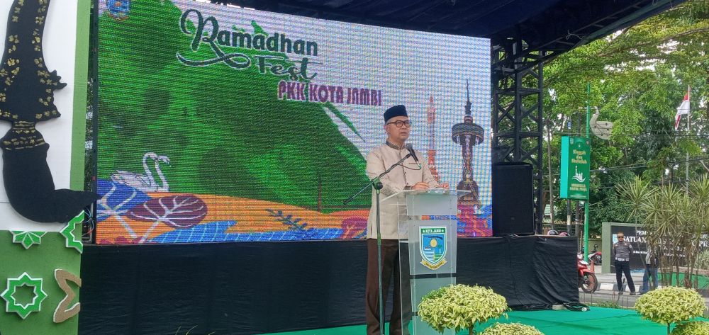 Wali Kota Jambi Syarif Fasha menutup bazar ramadan fest