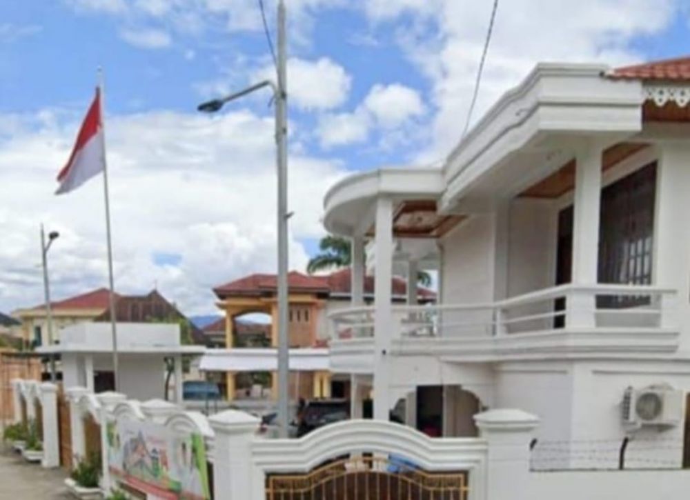 Ganti pake foto rumah Pribadi Walikota Ahmadi Zubir yang saat ini dijadikan rumah dinas