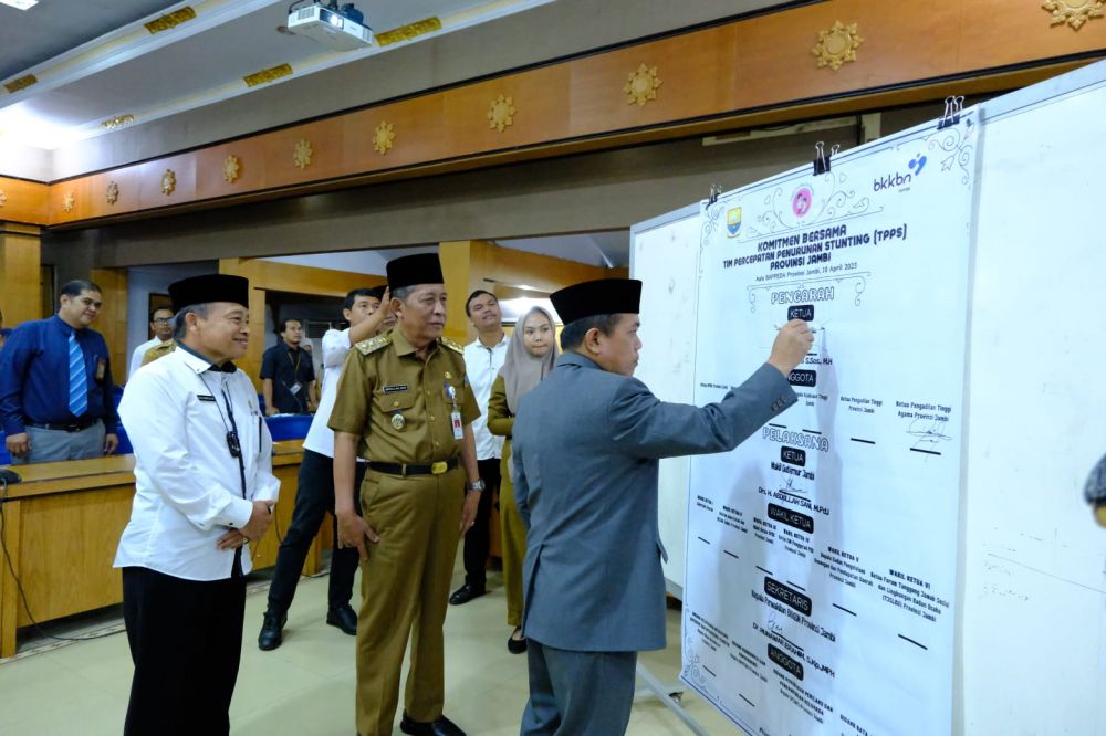 Pegukuhkan Wakil Gubernur Jambi Drs. H. Abdullah Sani, M.Pd.I sebagai Tim Percepatan Penurunan Stunting (TPPS) Provinsi Jambi Tahun 2023.