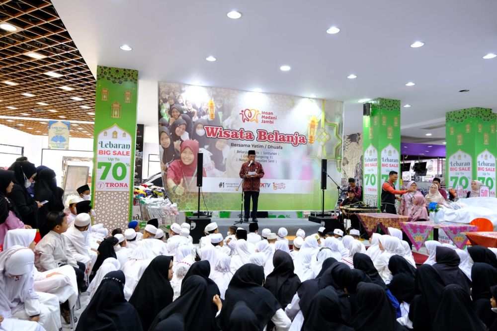 Wakil Gubernur Jambi Drs. H. Abdullah Sani,