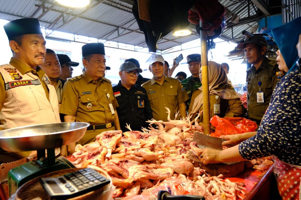 Wagub Sani langsung pimpin Inspeksi Mendadak (Sidak) ke sejumlah pasar tradisional di Jambi, salah satunya Pasar Angso duo Jambi.