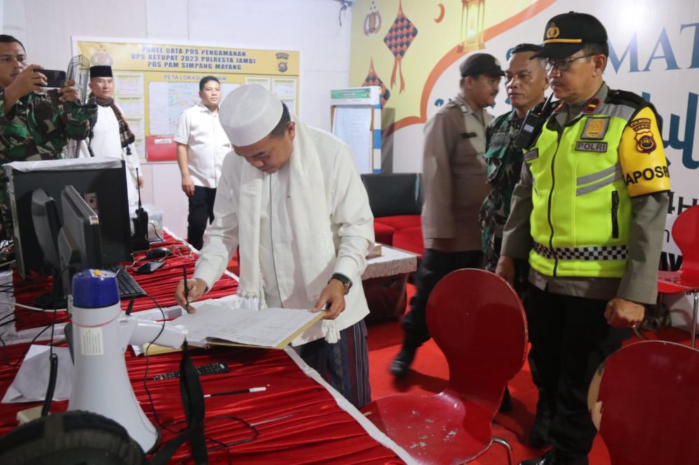 Meninjau Posko Lebaran dan Pengamanan Malam Takbiran

